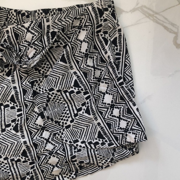 BAND OF GYPSIES Aztec Black And White Print Shorts Size XS - Picture 7 of 9